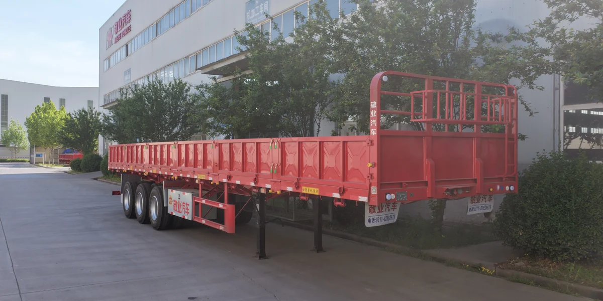 Dropside trailer with the side panels folded down